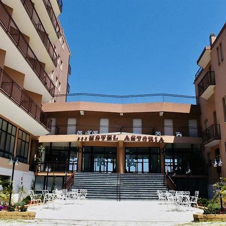 فندق Astoria بيزارو المظهر الخارجي الصورة