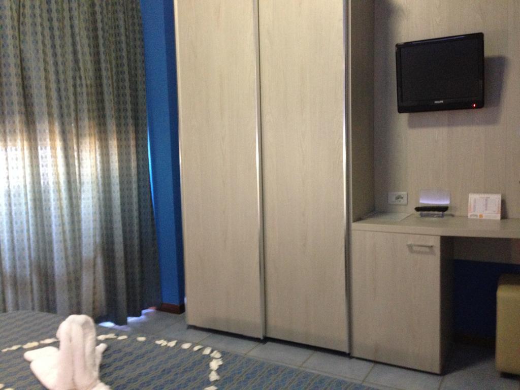 فندق Astoria بيزارو المظهر الخارجي الصورة